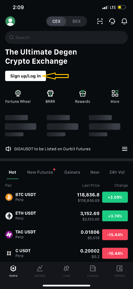 دکمه Sign Up/Log In در صفحه اصلی اپلیکیشن اوربیت
